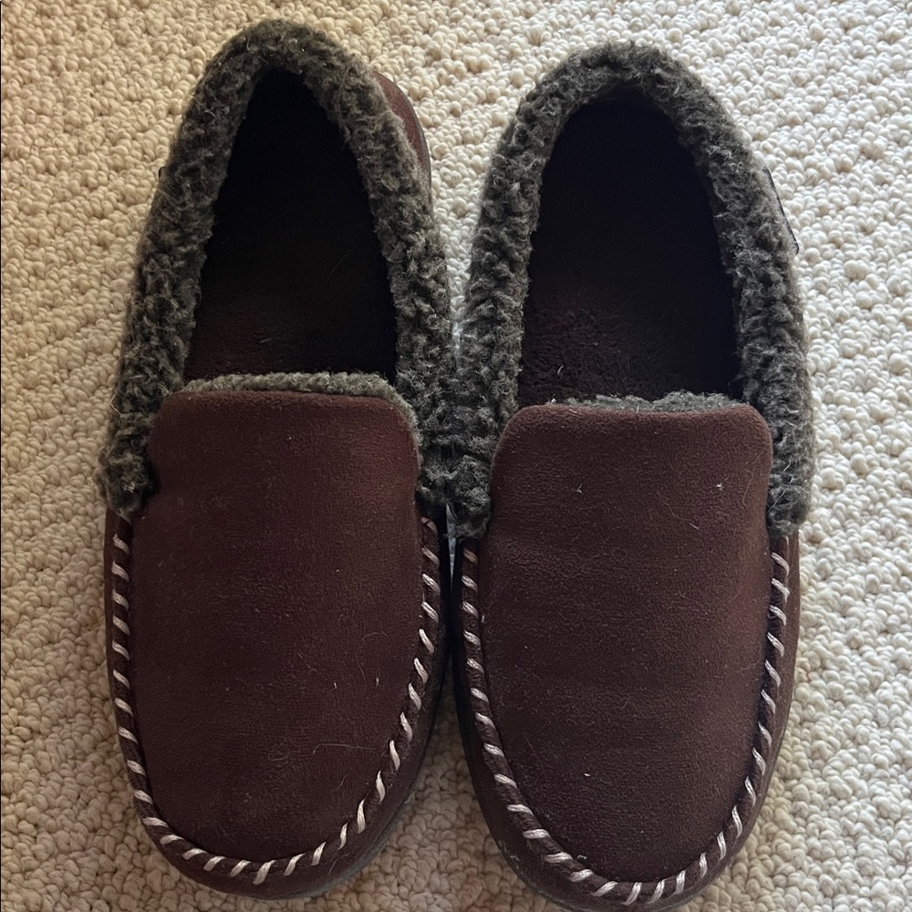 Dearfoams Brown Fuzzy Slippers